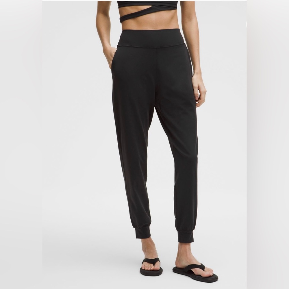 Lululemon high-wasted Align Jogger Pants
